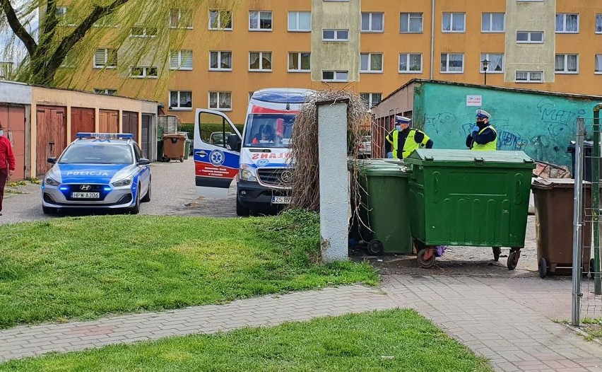 Mieszkanka Białogardu poszła wyrzucić śmieci. Znalazła ciało mężczyzny