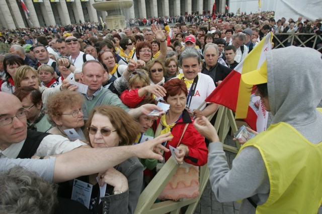 Kolejka do trumny Jana Pawła II