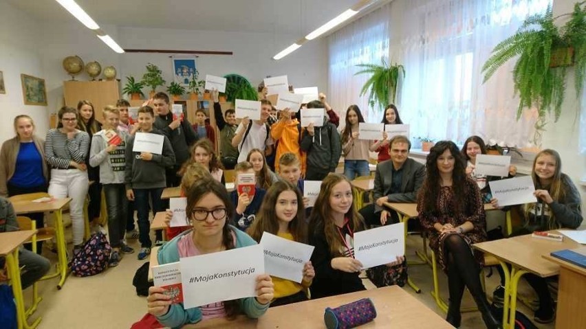 Uczniowie sandomierskiej "trójki" uczestnikami ogólnopolskiej akcji edukacyjnej - "Tydzień Konstytucyjny - MojaKonstytucja"