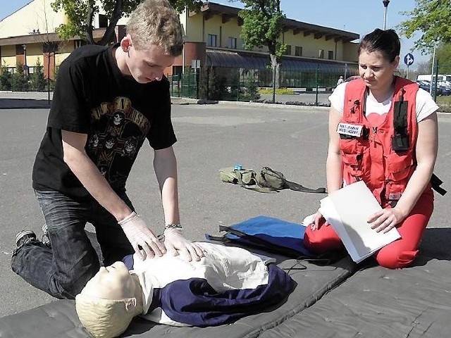 Jedno z zadań: reanimacja osoby nieprzytomnej