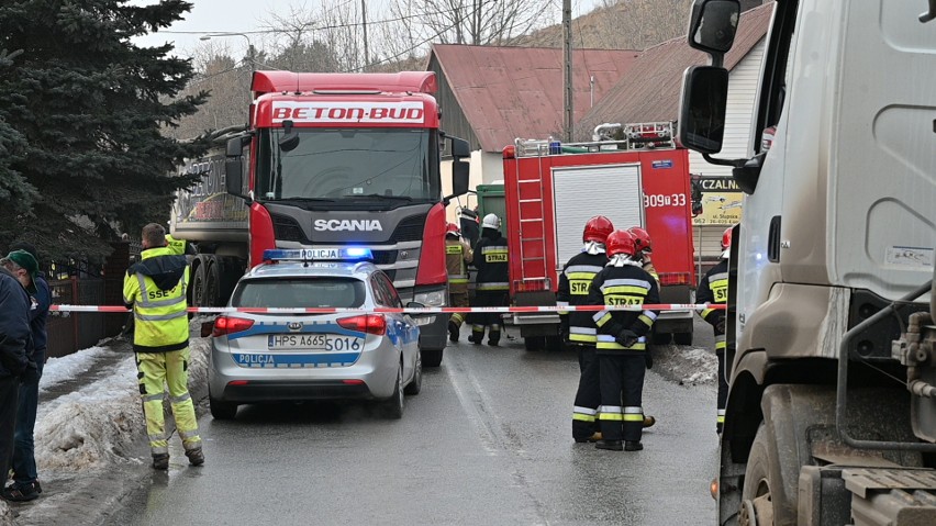 Zderzenie dwóch ciężarówek na trasie Łagów - Nowa Słupia. Są ranni, jedna osoba w stanie ciężkim. Utrudnienia w ruchu