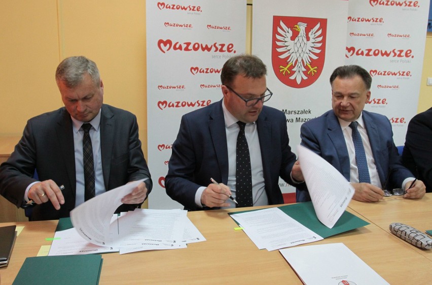Władze Mazowsza podpisały umowę miedzy innymi z Radomiem, w...