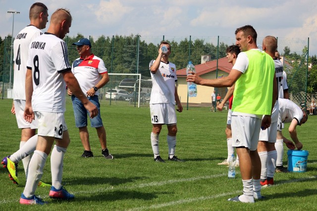 Oronka gra w derbach z Szydłowianka