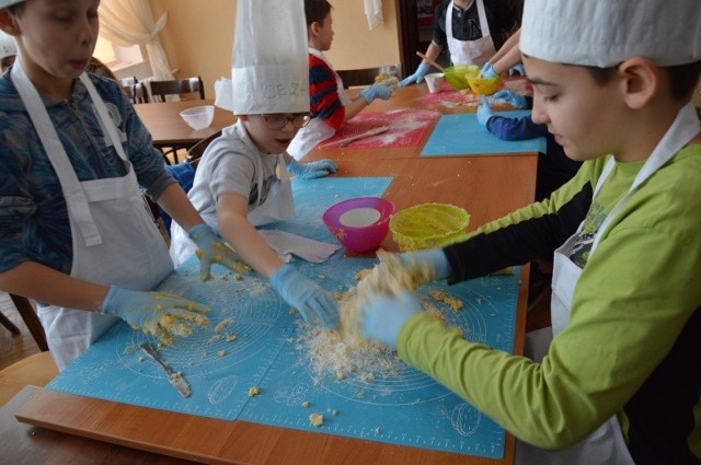 Dużą frajdę sprawiły dzieciom zajęcia w kuchni i pieczenie ciastek