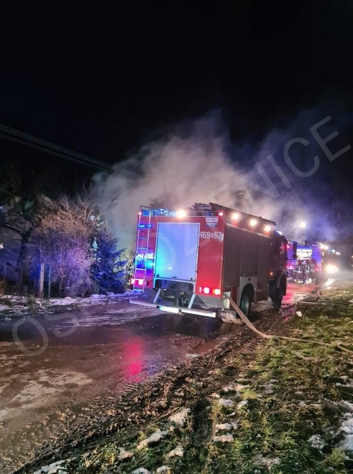 Drewniany dom spalił się w Piotrkowicach w gminie Kozienice. Trwa ustalanie co było przyczyną pożaru