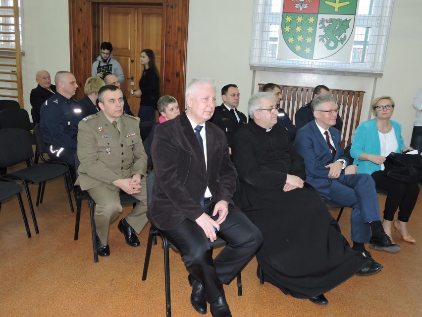 W Ostrowi Mazowieckiej wręczono statuetki niezwykłym ludziom [ZDJĘCIA]