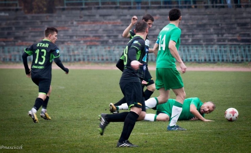 Klasa okręgowa. Star Starachowice wysoko pokonał Astrę. Uczcił też 100-lecie niepodległości  [DUŻO ZDJĘĆ]