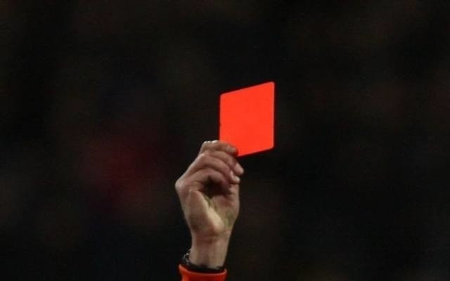 Za brutalny faul zawodnik Zenitu dostał czerwoną kartkę, ale kara na pewno będzie bardziej surowa. Sprawę zajmie się Komisja Dyscypliny Świętokrzyskiego Związku Piłki Nożnej.