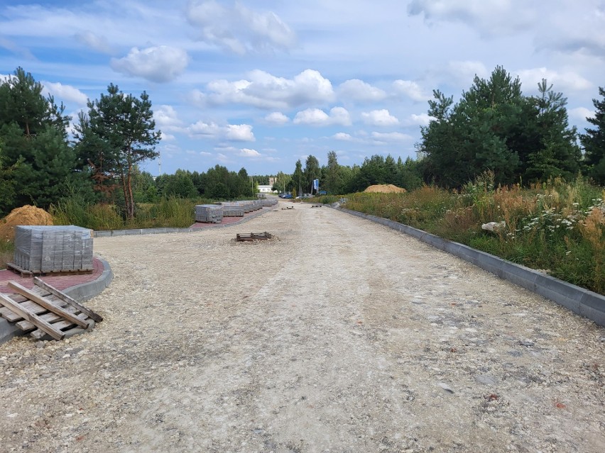 Trwa przebudowa ulicy Leśnej w Szydłowcu. To ważna droga w strefie przemysłowej. Zobacz zdjęcia