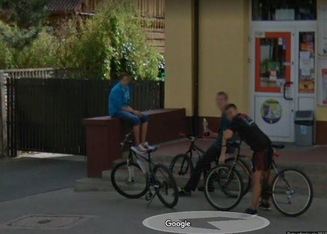 Zobacz zdjęcia na Google Street View! W programie automatycznie zamazywane są ludzkie twarze i tablice rejestracyjne samochod&oacute;w, ale na zdjęciach można rozpoznać siebie lub kogoś znajomego po charakterystycznej sylwetce, ubraniu lub miejscu. A może to ciebie upolowała kamera Google'a - na spacerze z psem, w czasie zakup&oacute;w lub podczas rowerowej przejażdżki po Starej Błotnicy i okolicy? Przeglądaj kolejne fotografie &gt;&gt;&gt;