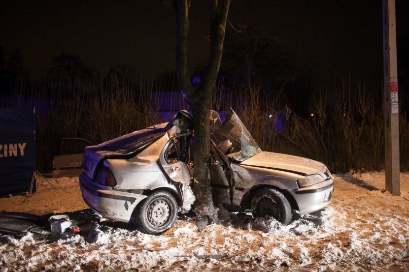 Wypadek na ul. Złotno. Znów tragedia - nie żyje pasażerka hondy [FILM]