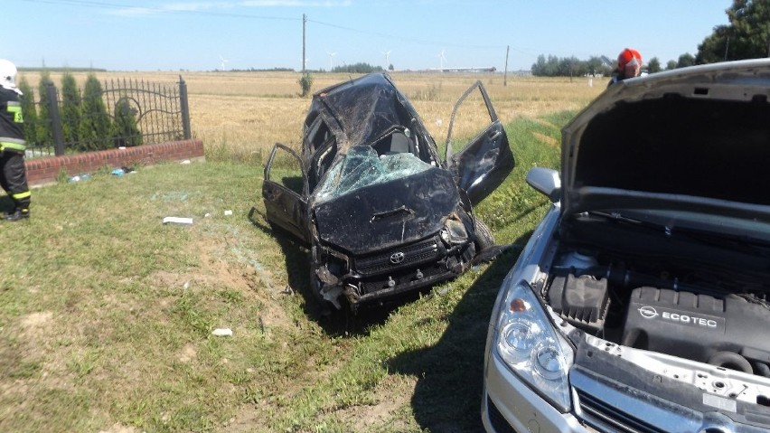 Wypadek w Bodzentynie. Dwie osoby w szpitalu po zderzeniu dwóch aut