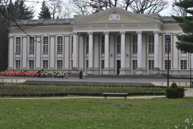 Zabytkowy pałac od lat stoi nieużywany i wymaga remontu.