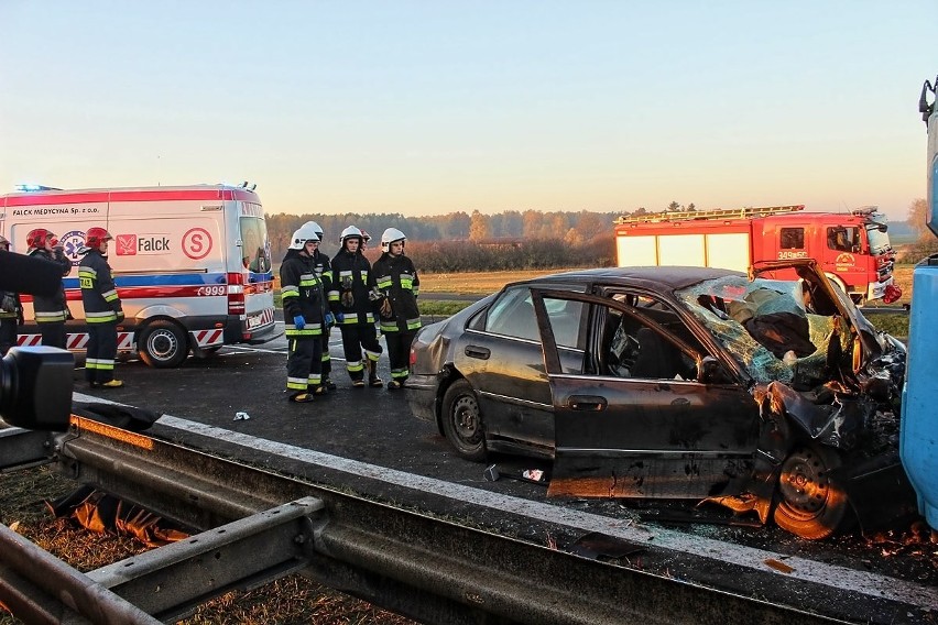 Śmiertelny wypadek pod Piotrkowem na A1. Jechali pod prąd i zderzyli się z TIR-em [ZDJĘCIA,FILM]