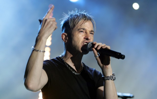 Limahl obecny jest na rynku muzycznym od początku lat 80. Popularność zdobył występując solo jak i z grupą Kajagoogoo