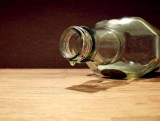 Kleczew: Tragiczne skutki alkoholowej libacji. Dwóch mężczyzn zmarło po wypiciu płynu chłodniczego