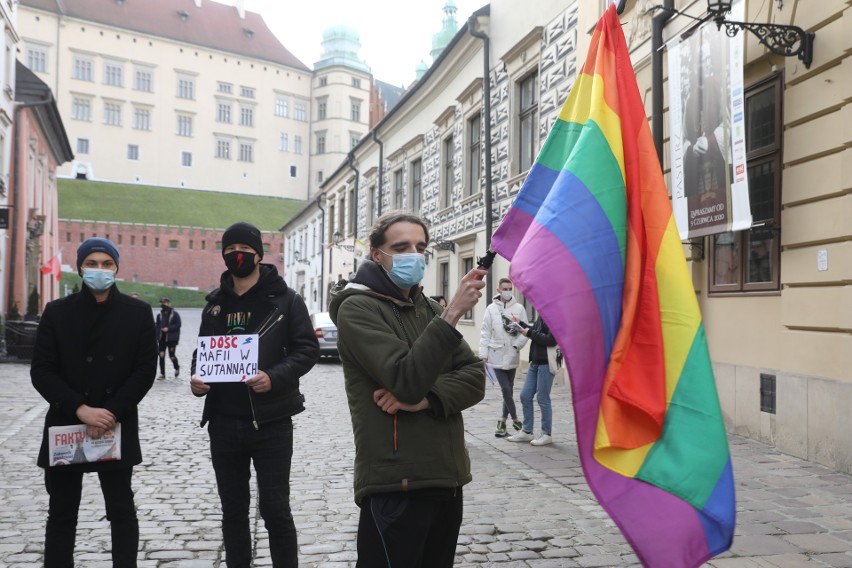 Protest na ulicy Kanoniczej, gdzie mieszka kardynał...