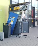 Wysadzony bankomat koło galerii Dekada w Grójcu. Policja poszukuje sprawcy 