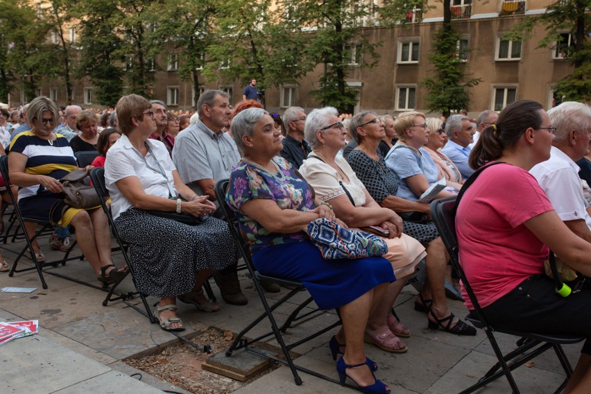 Kraków. Operetkowa Gala w Alei Róż przyciągnęła tłumy