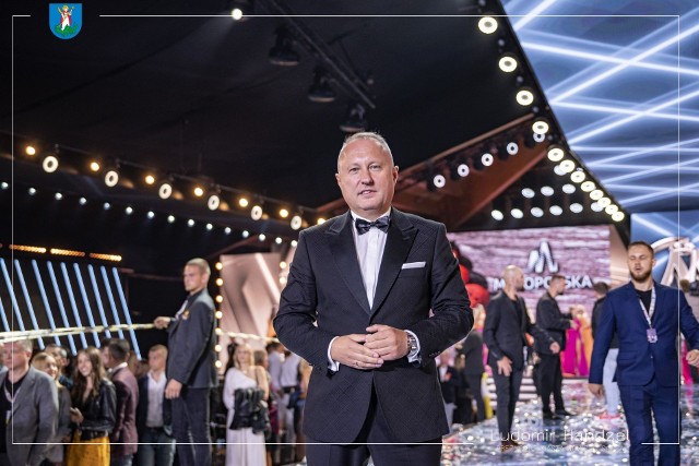 Prezydent Ludomir Handzel podczas Festiwalu Piękna 2022. Jak podał lokalny portal TwójSącz Koszty promocyjne imprezy wzrosły o 60 tys. zł.