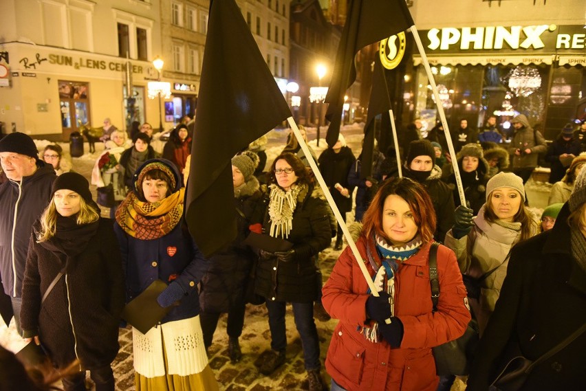 Na Rynku Staromiejskim w Toruniu odbył się protest kobiet,...