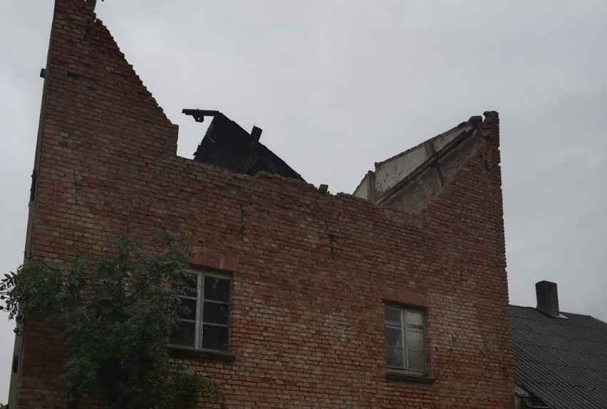 W Perlinie w powiecie wejherowskim zawalił się dach oraz...