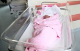 Dolny Śląsk: szokujący wypadek na porodówce. Lekarz zranił noworodka podczas cesarskiego cięcia. Mały pacjent trafił do Wrocławia