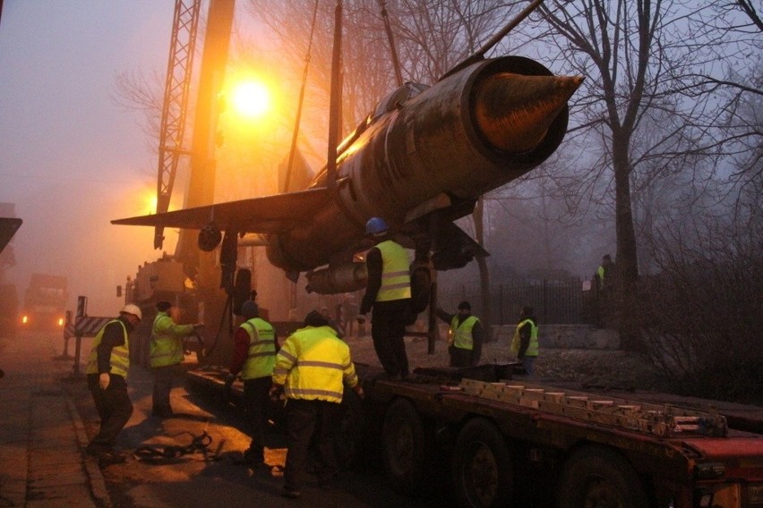 MiG-21, przelatując nad Kostrzynem, miał awarię silnika....