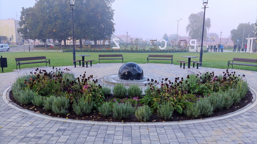 Po bez mała rocznych pracach plac Tysiąclecia w...