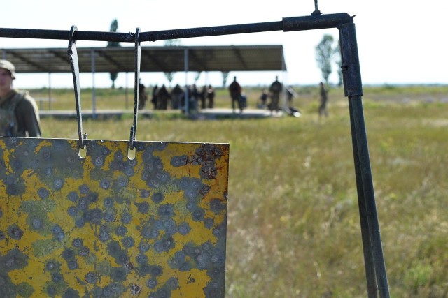 Rolnik został postrzelony na własnym polu w miejscowości Chlebowo. W pobliżu trwały ćwiczenia policjantów ze Stargardu.
