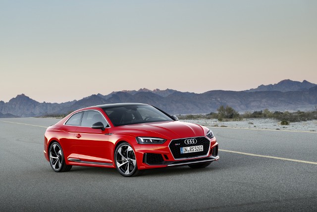 Audi RS 5 Coupe Nowe Audi RS 5 Coupe jest pierwszym modelem ze stajni Audi Sport stworzonym w języku nowej stylistyki RS. Samochód pojawi się w salonach sprzedaży latem 2017 roku.Fot. Audi