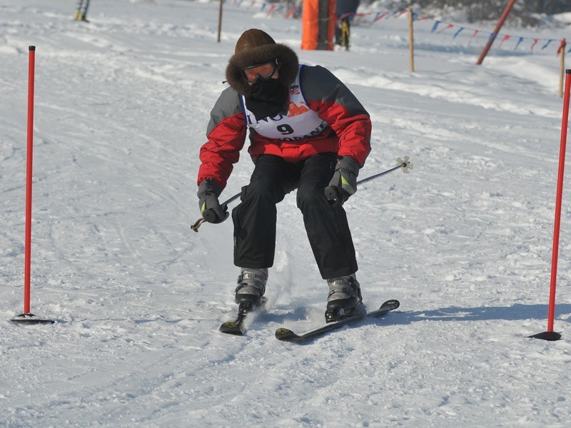 Snowboardziści i narciarze rywalizowali na stoku...