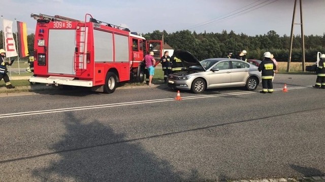 Do zdarzenia doszło przed godz. 17.30 na drodze wojewódzkiej numer 423 w Kątach Opolskich. Na miejscu wypadku lądował śmigłowiec Lotniczego Pogotowia Ratunkowego, wezwany do jednej rannej osoby. Jak nam się udało ustalić, do szpitala zostało przetransportowane dziecko. Nie są jeszcze znanego jego obrażenia. Przyczyny wypadku bada policja.