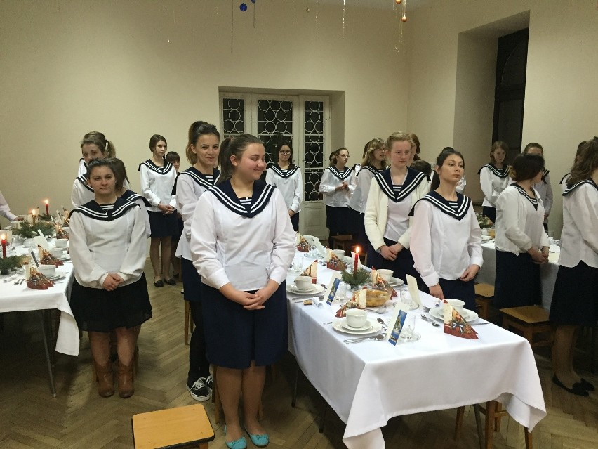 Nowy Sącz. Wigilia szkolna u sióstr Niepokalanek w Białym Klasztorze