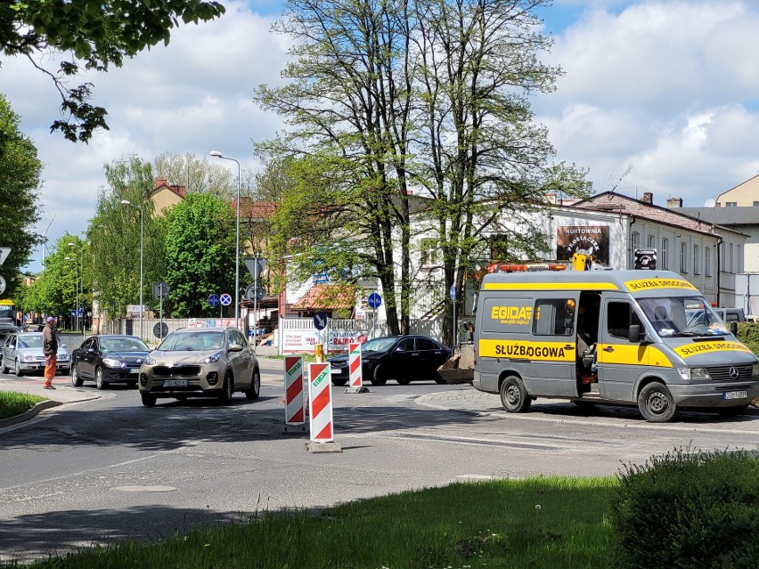 Akcja dziura. Rondo Kuronia w Słupsku doczekało naprawy (zdjęcia)