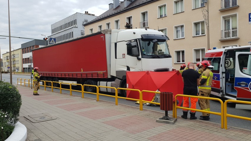 Wypadek zdarzył się na przejściu dla pieszych w rejonie...