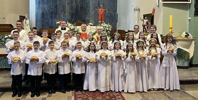 W parafii Chrystusa Króla w Kielcach dzieci po raz pierwszy przyjęły komunię świętą.