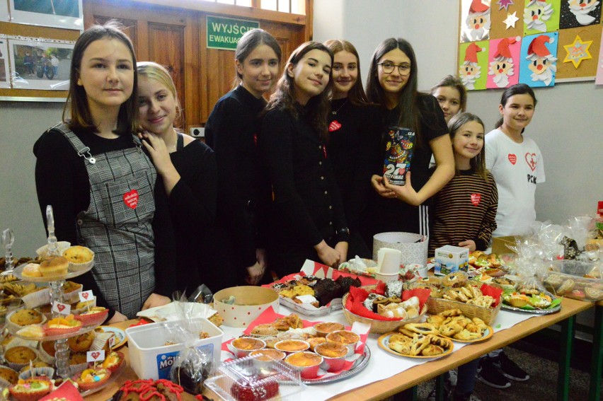 Kiermasz ciasteczek dla WOŚP w SP nr 2 w Myślenicach