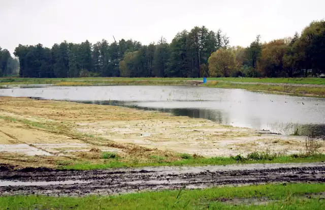 Do końca listopada 2023 r. mają zakończyć się prace przy budowie zalewie w Jastkowie. To o dwa miesiące później niż pierwotnie planowano. Akwen będzie obejmował obszar 13,2 ha. Inwestycja pochłonie łącznie 8,3 mln zł.