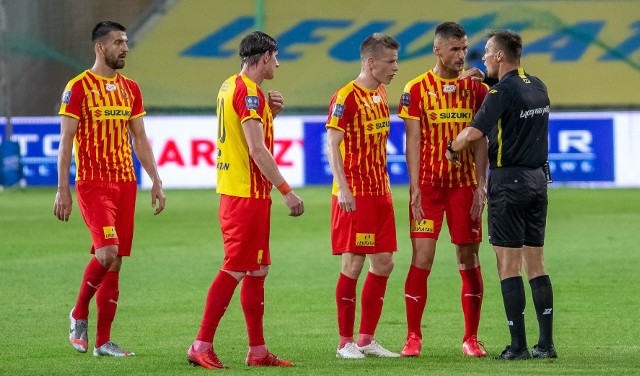 W Koronie Kielce zapowiadają się ogromne zmiany kadrowe po spadku z ekstraklasy. Odejdzie między innymi Jakub Żubrowski, ale póki co w sobotę, jeśli zagra z Wisłą Kraków, zaliczy setny występ w Koronie w ekstraklasie.