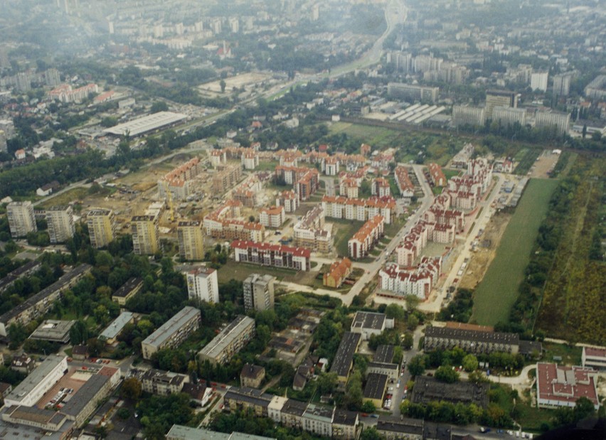 Połowa lat 90. Właśnie powstało osiedle Żabiniec