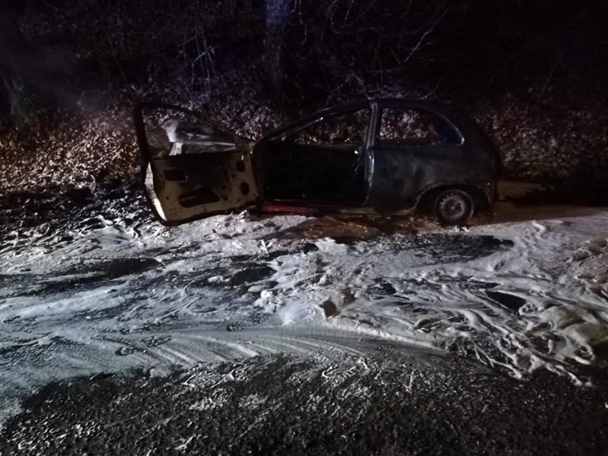 Pożar samochodu w Jerzmanowicach. Służby podejrzewają podpalenie