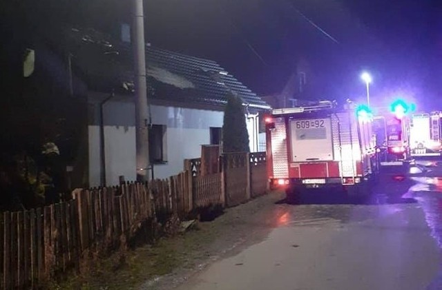 W nocy z poniedziałku na wtorek strażacy gasili pożar domu w Głogowie w gminie Wieniawa.