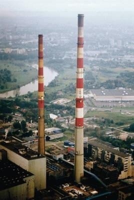 Z góry widać głównie kominy i blokowiska... tylko wyjątkowo można zobaczyć historyczne centrum Fot. Łukasz Grzymalski