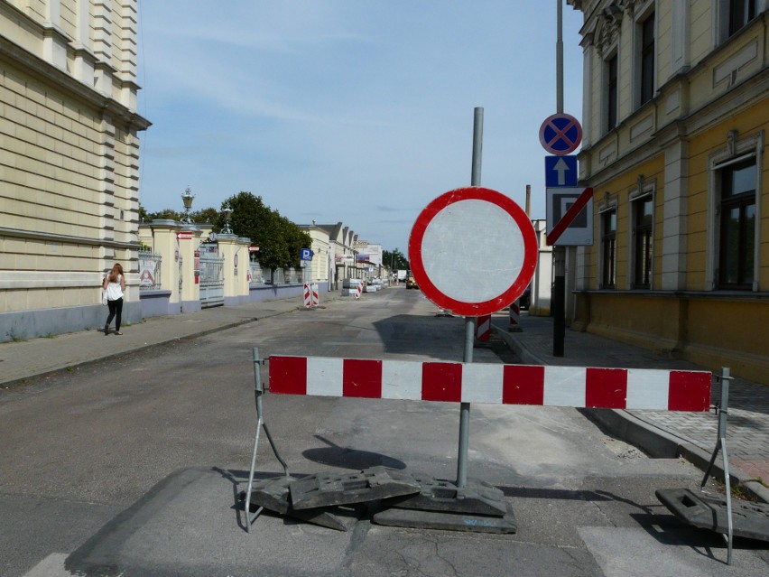 Remont ulicy Piłsudskiego w Pabianicach ZDJĘCIA