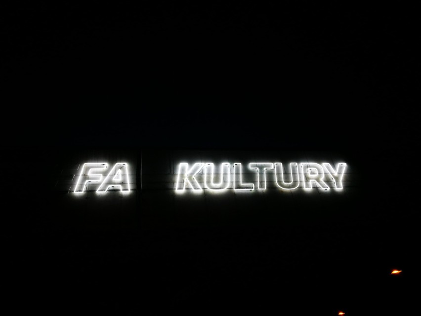 Falstart neonu w Strefie Kultury w Katowicach
