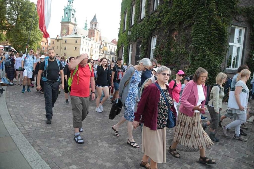 Kraków. Pielgrzymi tłumnie ruszyli na Janą Górę [ZDJĘCIA]