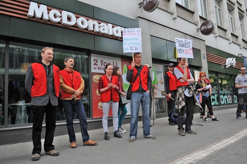 Poznań: Chcą podwyżki płacy minimalnej. Protestowali przy...