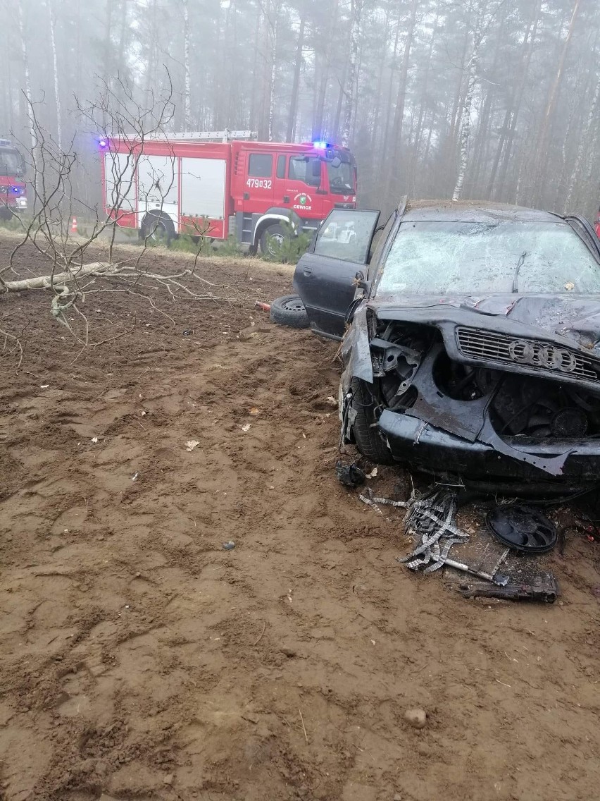 Poważny wypadek na trasie Oskowo-Rokitki. Jedna osoba...