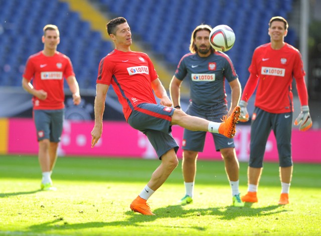 Reprezentacje Polski i Niemiec na treningach przed meczem eliminacyjnym do Euro 2016.